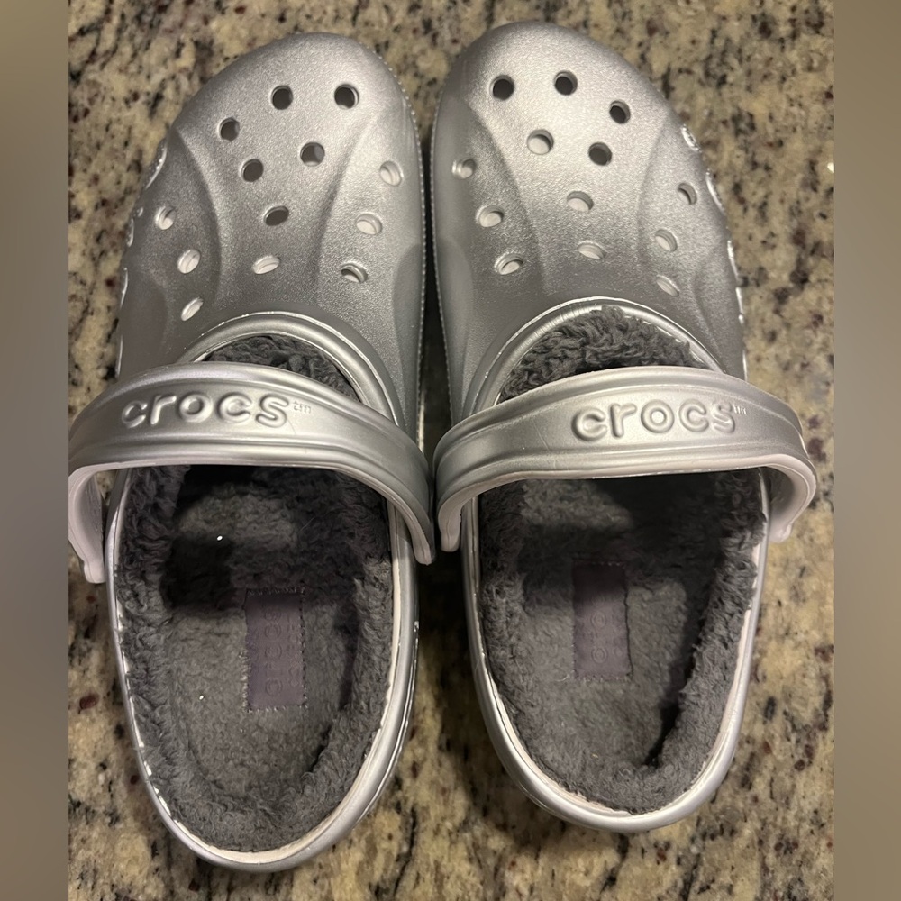 CROCS Adult Silver Clogs with Fleece Lining Size 12 Women Size 10 Men